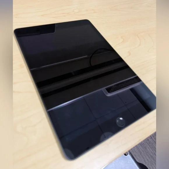 Apple iPad 9th Gen 64GB - Space Gray Black iOS 18.6.2 includes New Case! - Picture 12 of 12